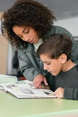 Tema de redação: EFAF - PARÁGRAFO INTRODUTÓRIO - DESRESPEITO AOS PROFESSORES